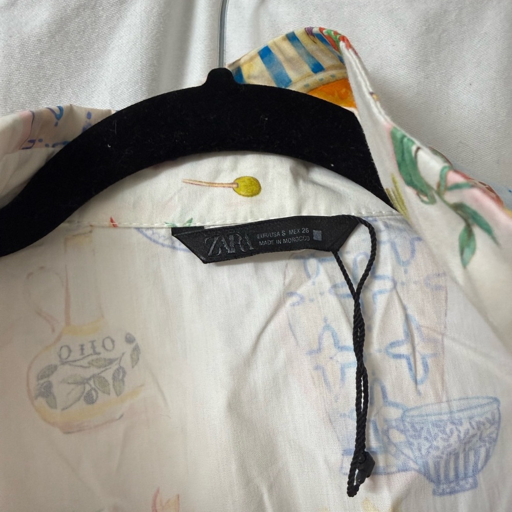 Zara Cropped Button-Up Shirt with Italian print - Picture 3 of 3